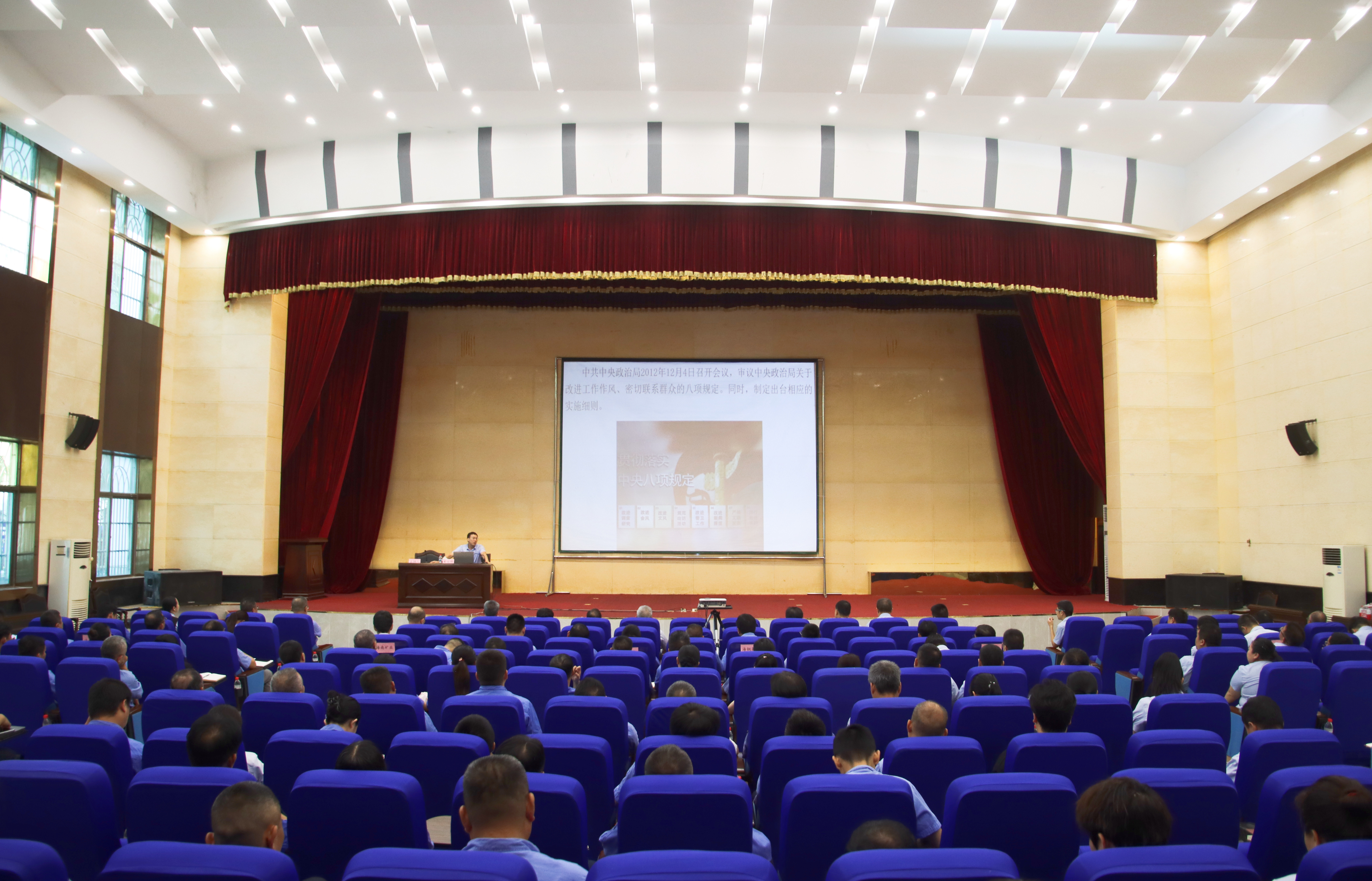 海鋼(gang) 海礦聯(lian)郃(he)舉辦(bàn)深入貫徹中(zhong)央八項(xiang)規定精(jīng)神學(xué)習教育專(zhuan)傢(jia)宣講會